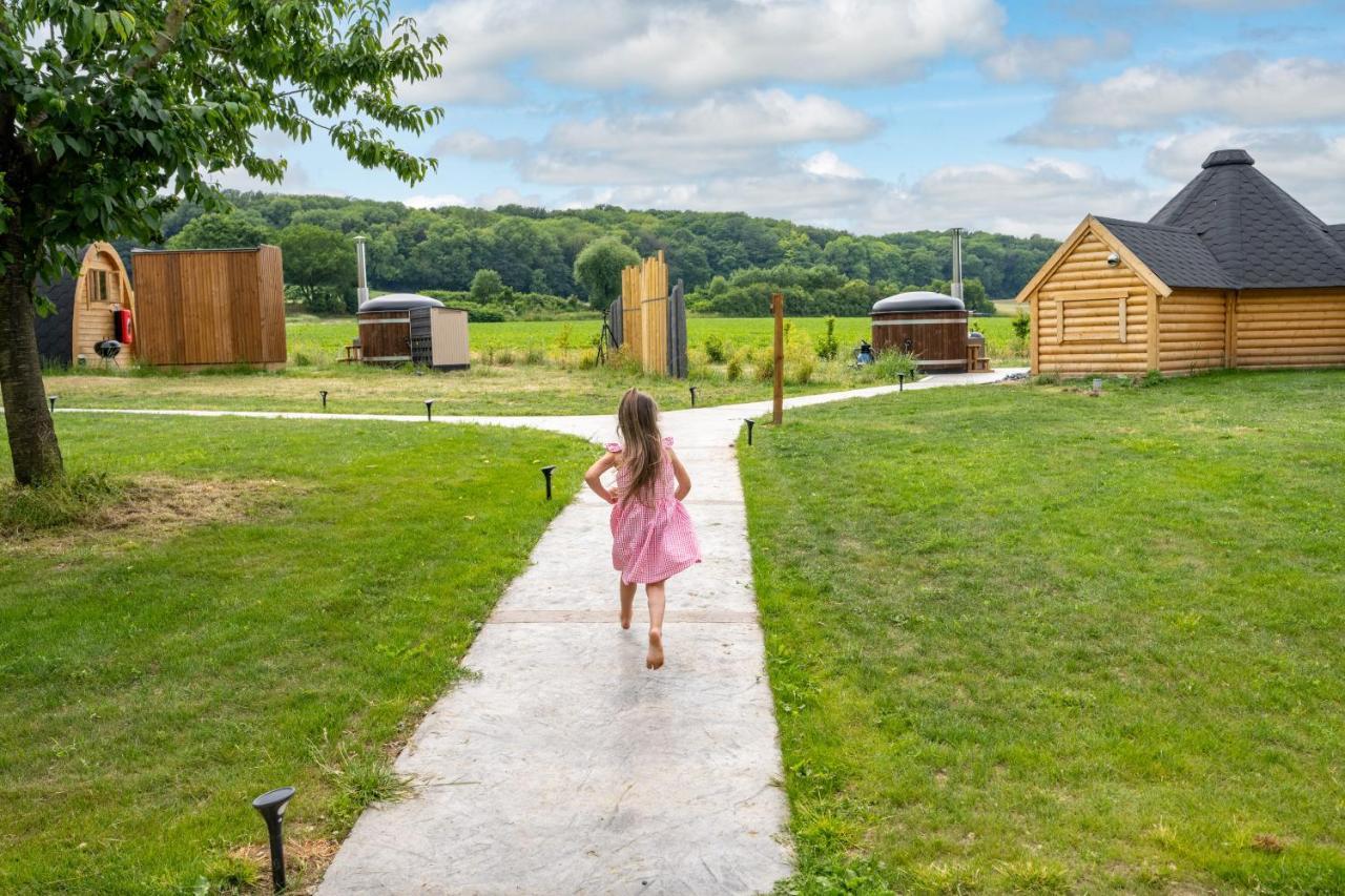 Logements Insolites A La Ferme - Yourte, Kota Ou Pod Farbus Exteriör bild