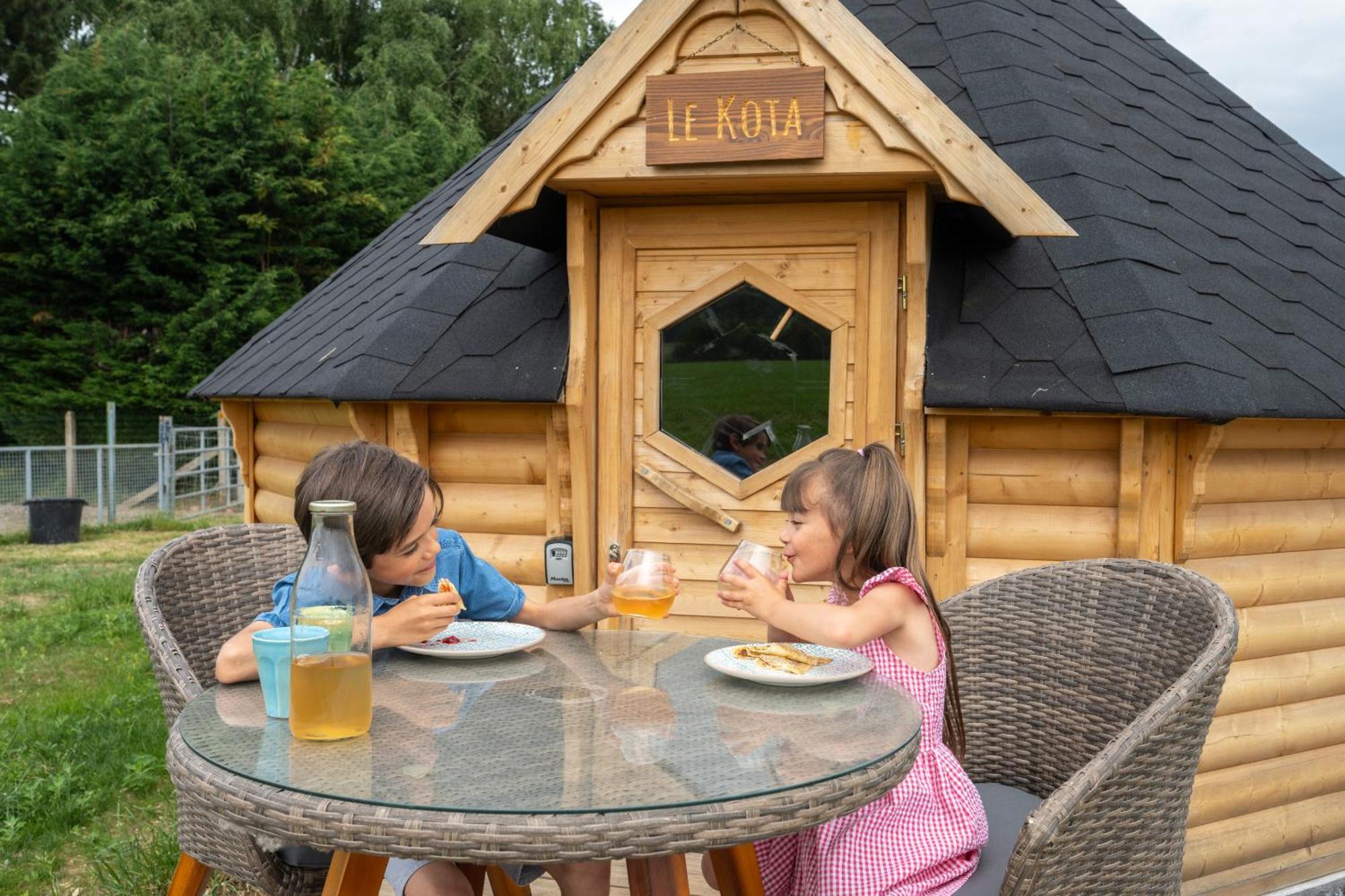 Logements Insolites A La Ferme - Yourte, Kota Ou Pod Farbus Rum bild